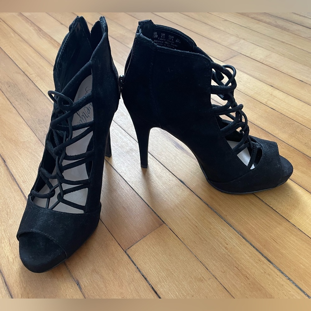 Women’s black dress heels
